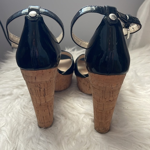 Michael Kors Evelyn patent  platform sandals - Picture 10 of 10
